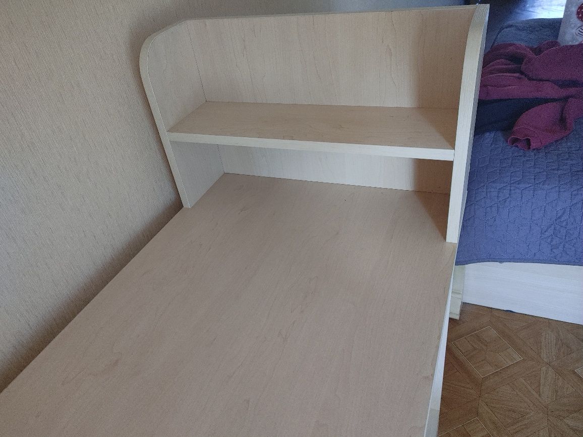 Стол для манікюра