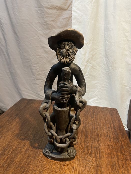 Escultura em barro cozido