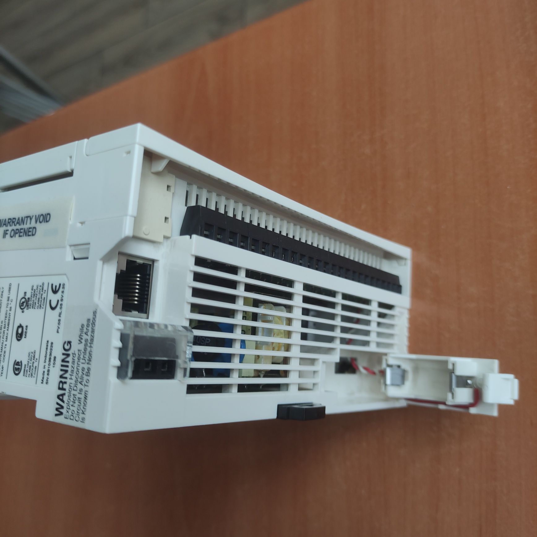 Контролер PLC TWIDO TWDLCDE40DRF 24DI  16DO Ethernet RS485