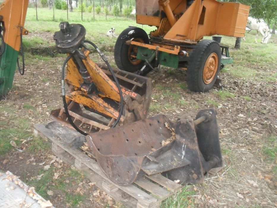 Reboque grua/rectro para acoplar atrás do tractor