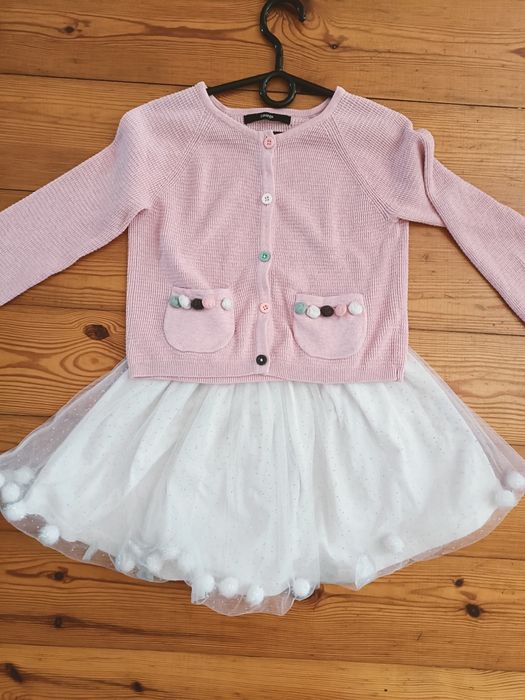 Sweterek pudrowy róż na guziki George