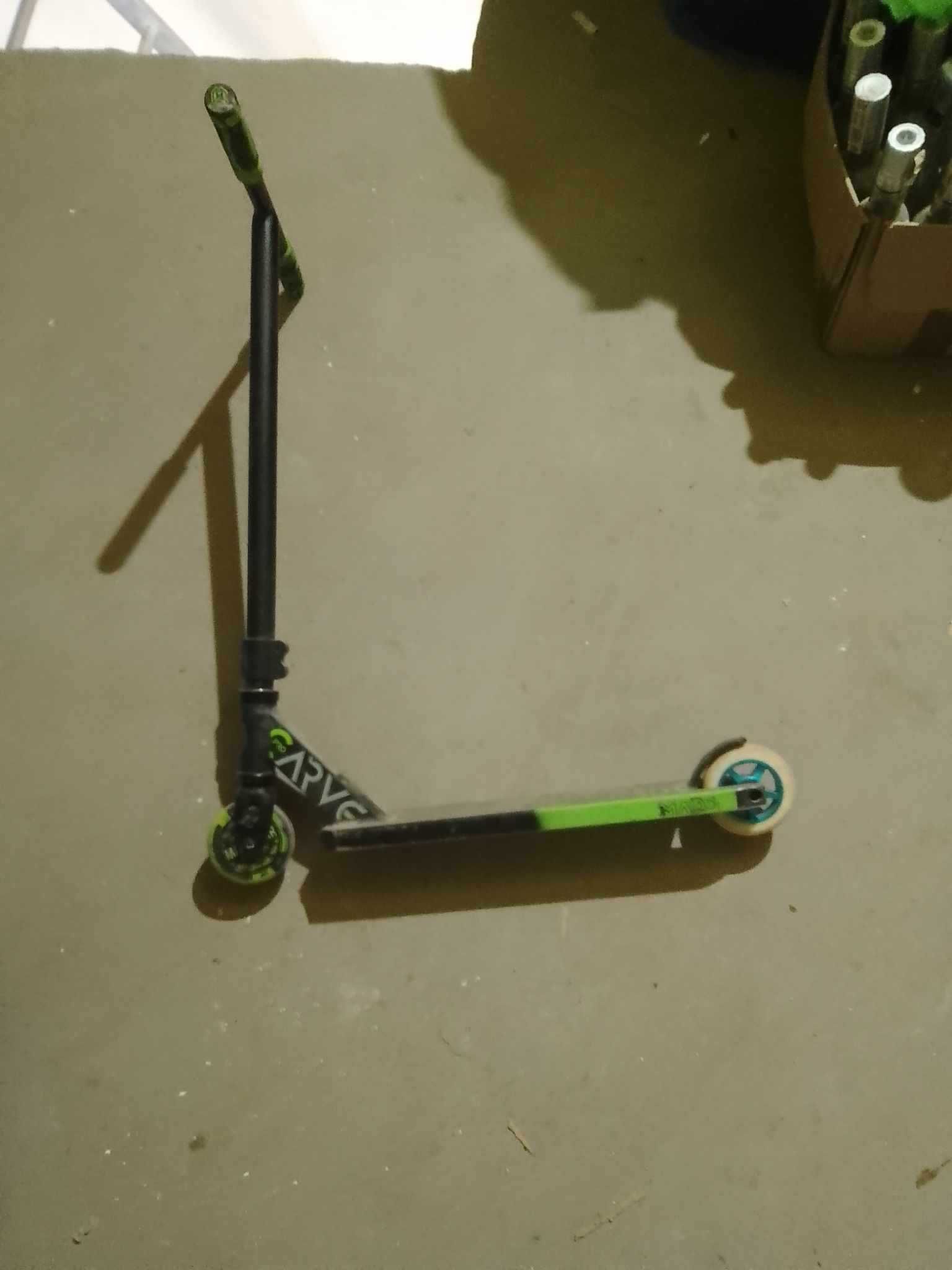 Hulajnoga  Stunt Carve Pro-X MGP Madd Gear zielono-czarna UŻYWANA