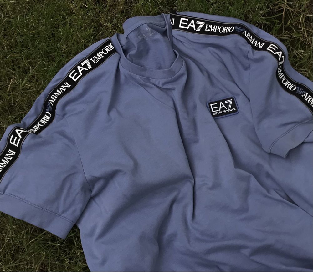 Футболка Emporio Armani EA7