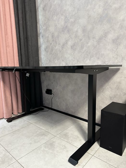 Стіл з електро регулюванням висоти
