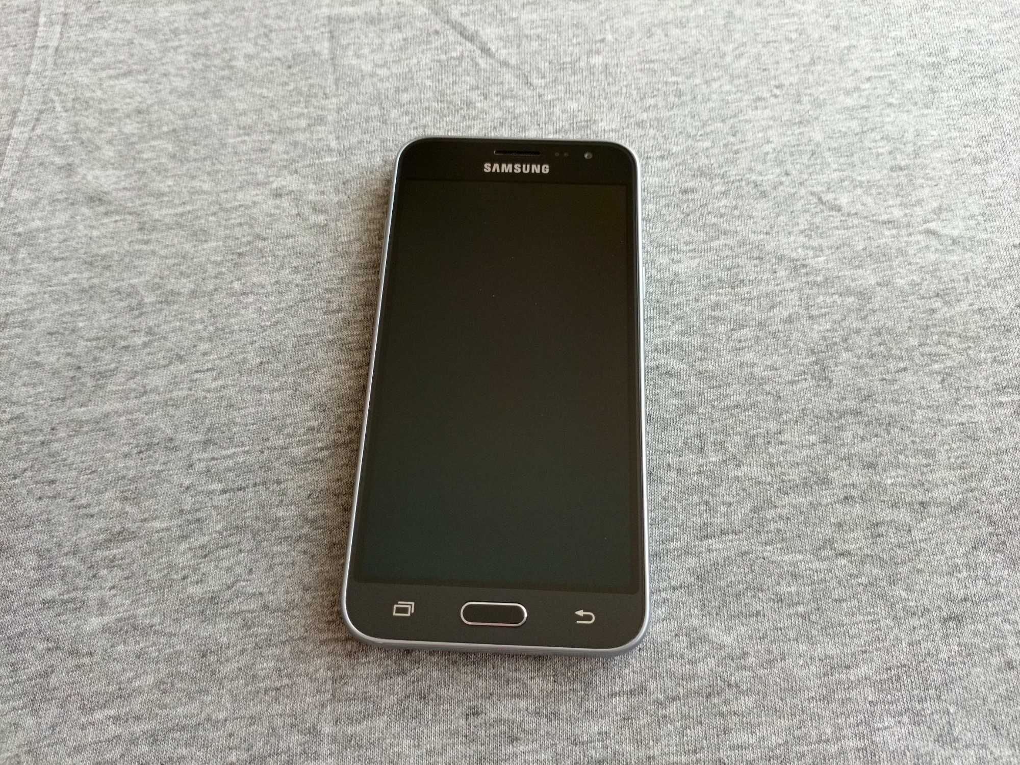 Продам Samsung Galaxy J3