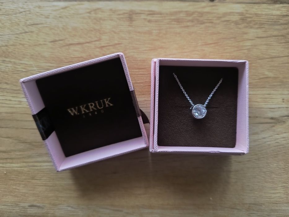 Naszyjnik srebrny z cyrkonią i diamentem