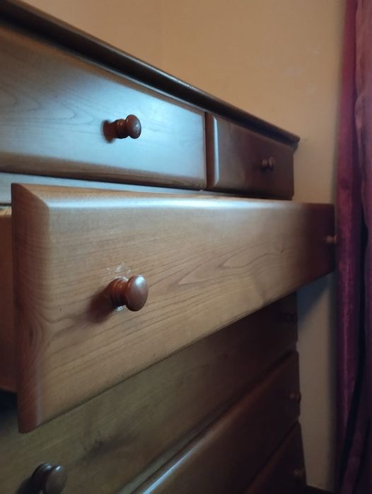 Cómoda castanha em 2 mão