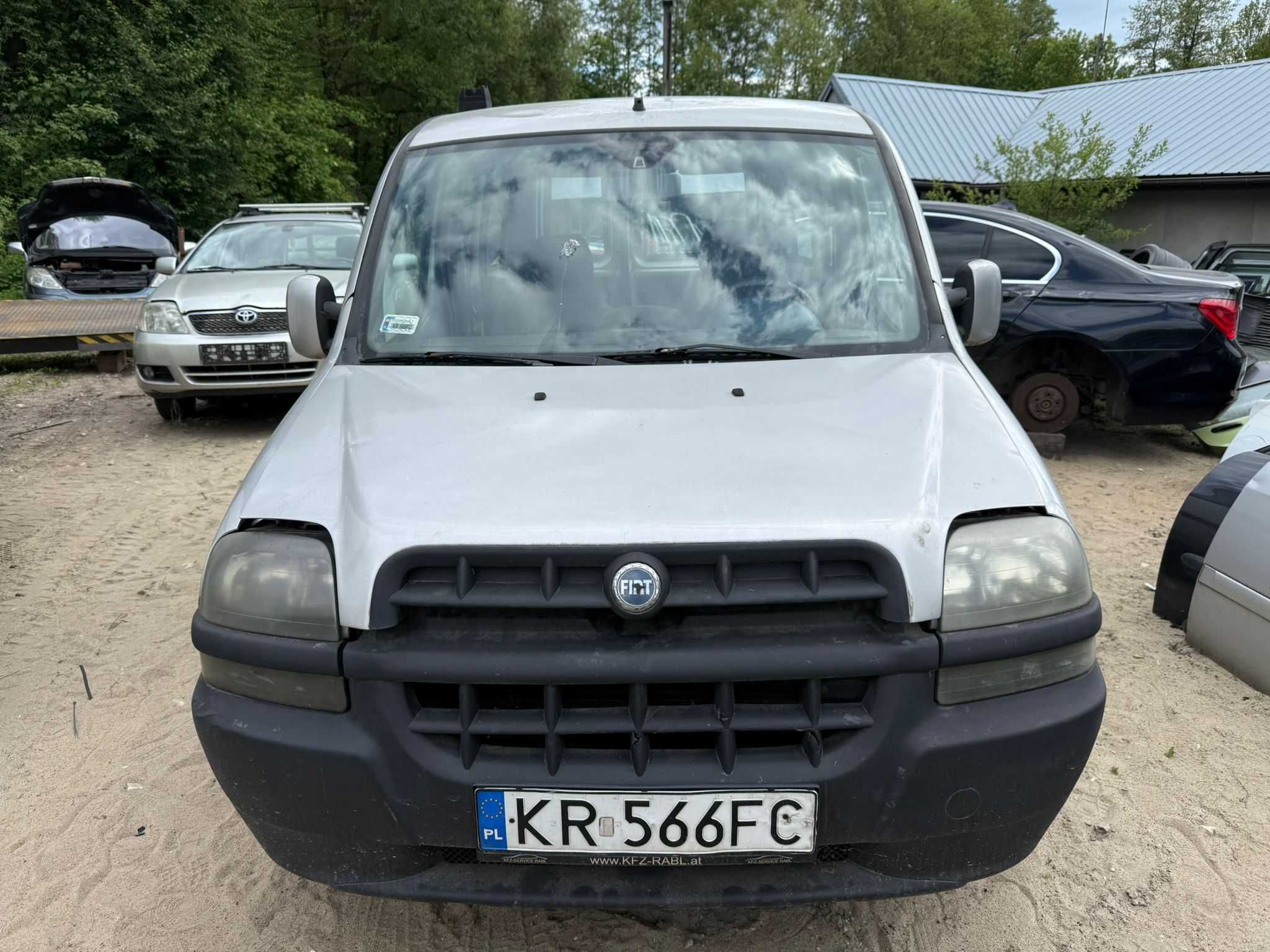 Na części drzwi/maska/wnętrze Fiat DOBLO I 1.6 16v