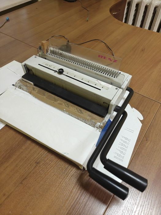 Біндер Renz 3:1 на металеву пружину + пружини в подарунок. Німеччина