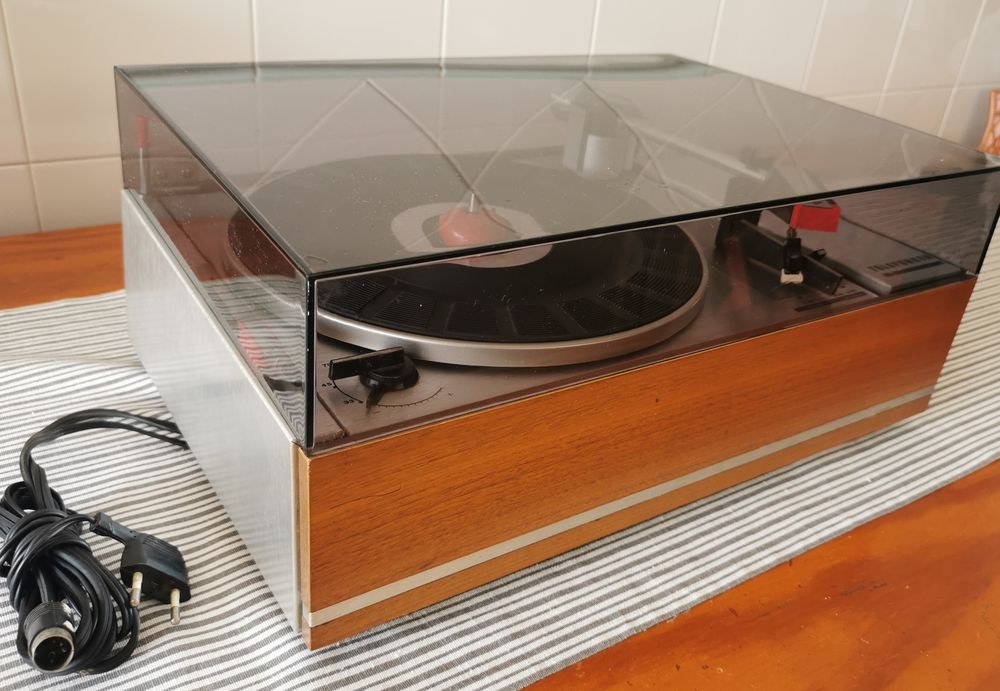 Gira-discos Telefunken W 230 HiFi