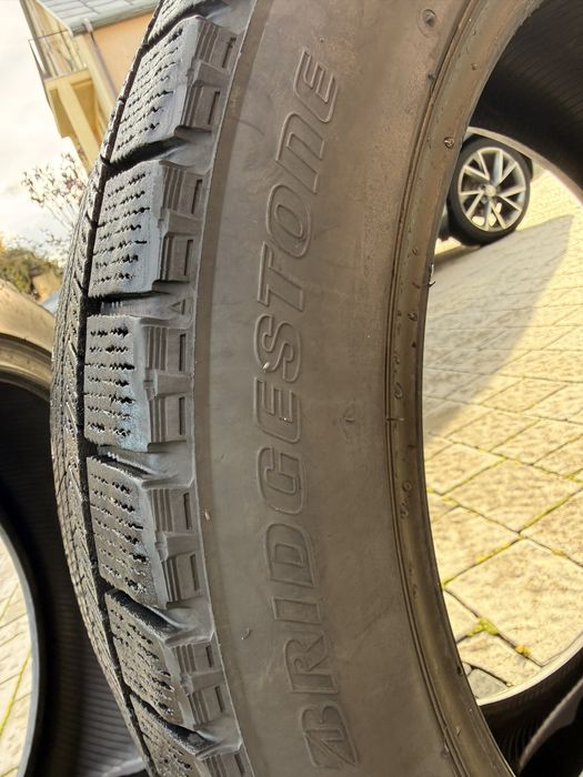 Bridgestone Blizzak 235/45 R18