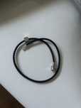 Pulseira one em pele