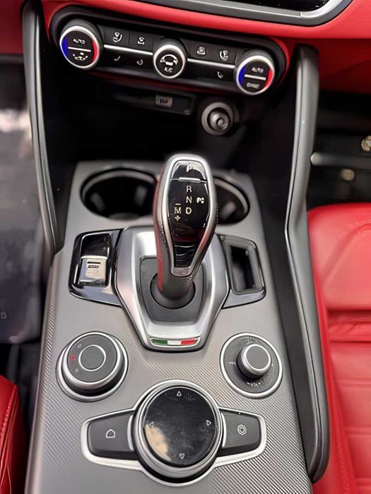 Alfa Romeo Giulia      2021