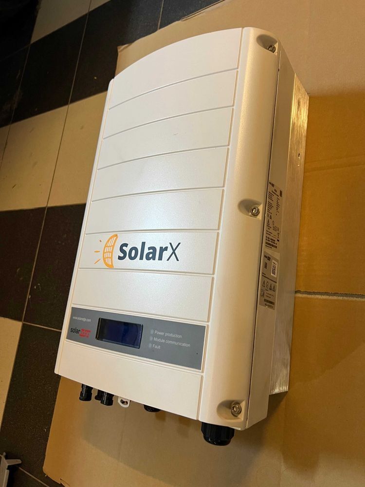 Inwerter SolarEdgeSE5K z lcd
