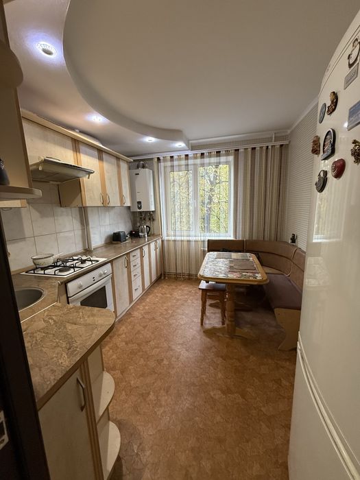 Продам  3 комнатную  квартиру в центре города.