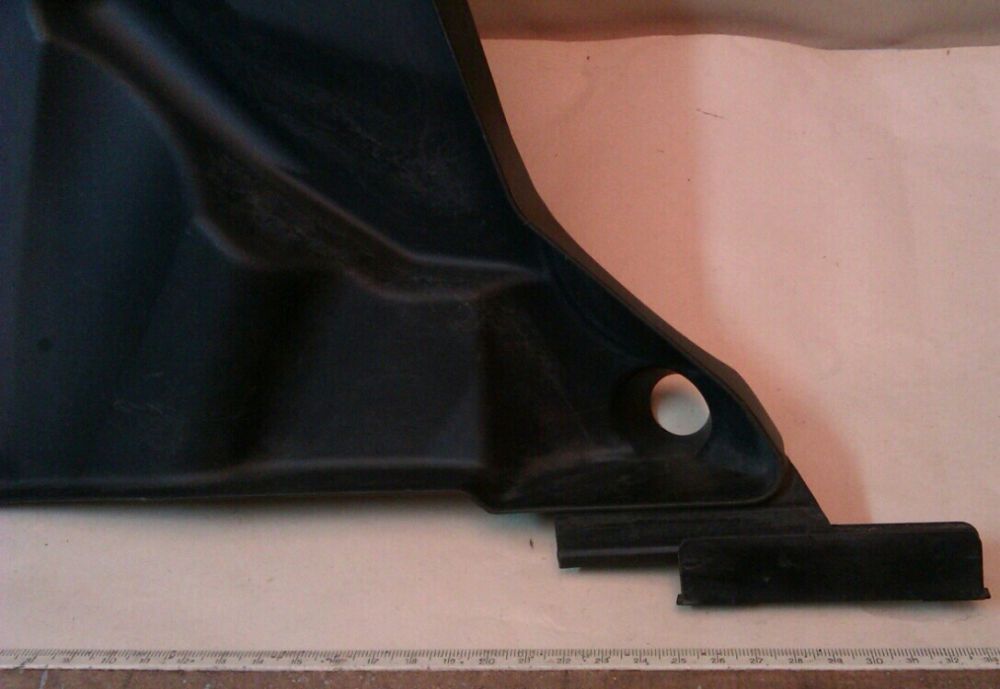 Ящик для инструмента в MERCEDES ( модель W 203 )