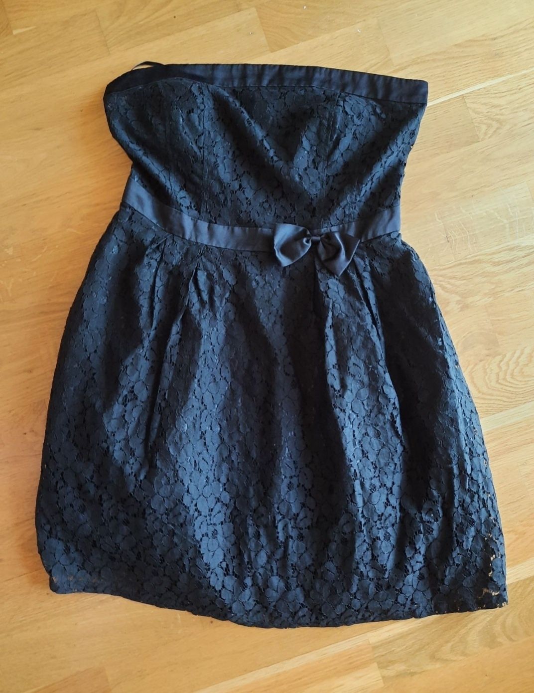 Sukienka suknia czarna koronkowa reserved r 40 odkryte ramiona