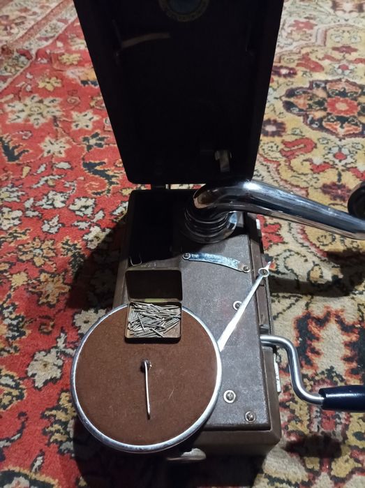 Механический музикальний центр(патифон)