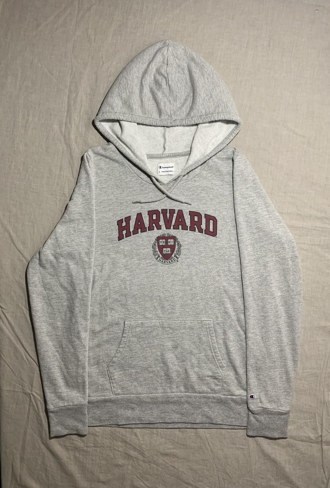 Толстовка фірми Champion Harvard .