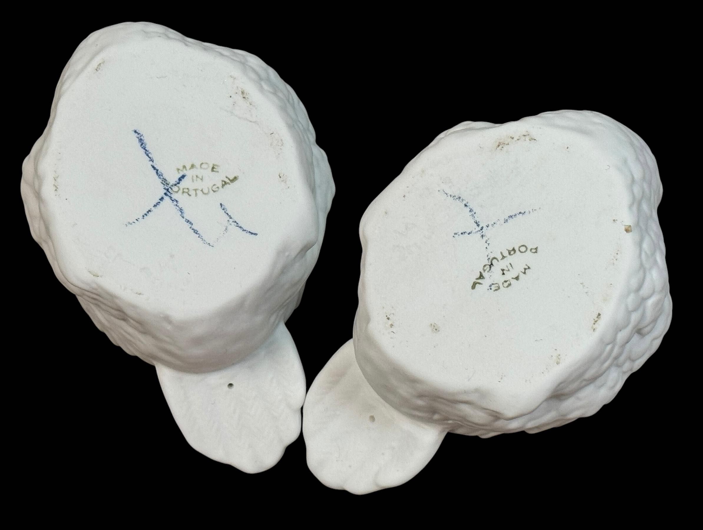 Par de Cisnes Pequenos em Biscuit -Vista Alegre