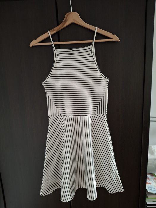 Sukienka krótka w paski