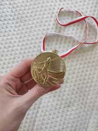 Złoty medal sportowy piłka nożna zawody piłkarskie turniejowy turniej
