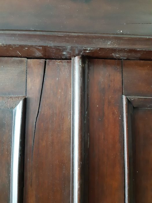 Armário guarda-fatos antigo