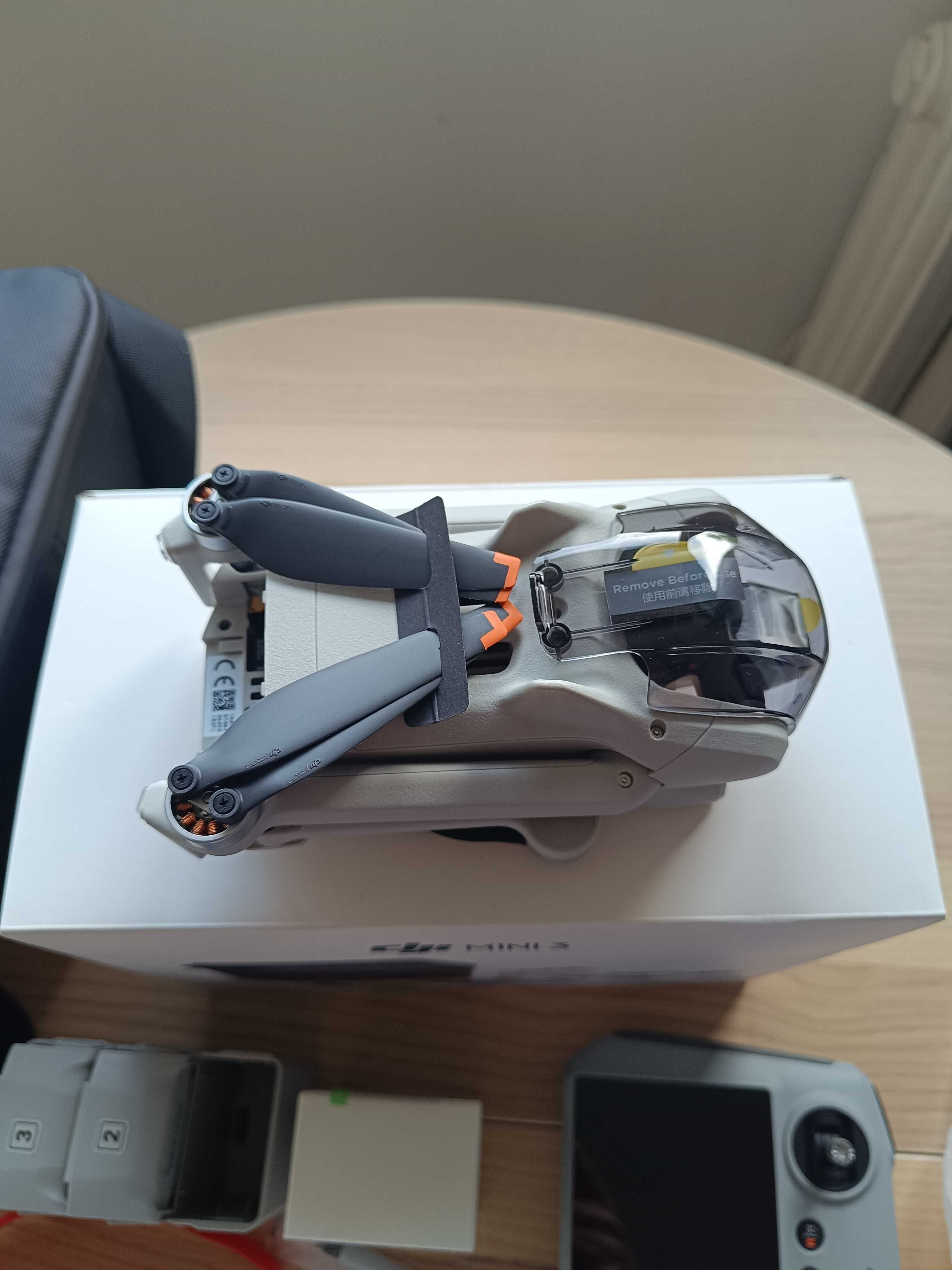 Dron DJI Mini 3 Fly More Combo (DJI RC)