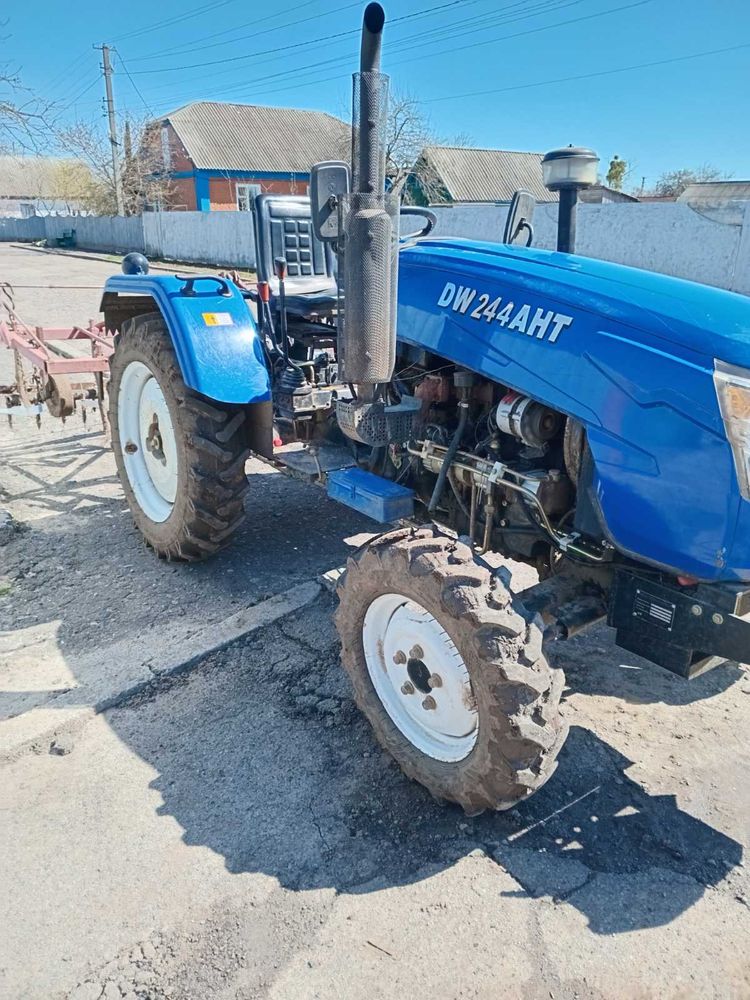 Трактор DW-244AHT