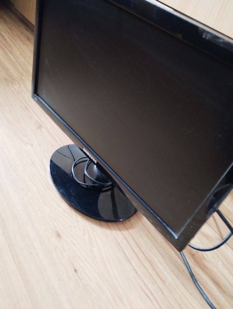 Sprzedam monitor.
