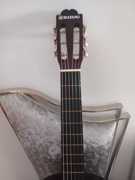 Guitarra clássica Suzuki como nova