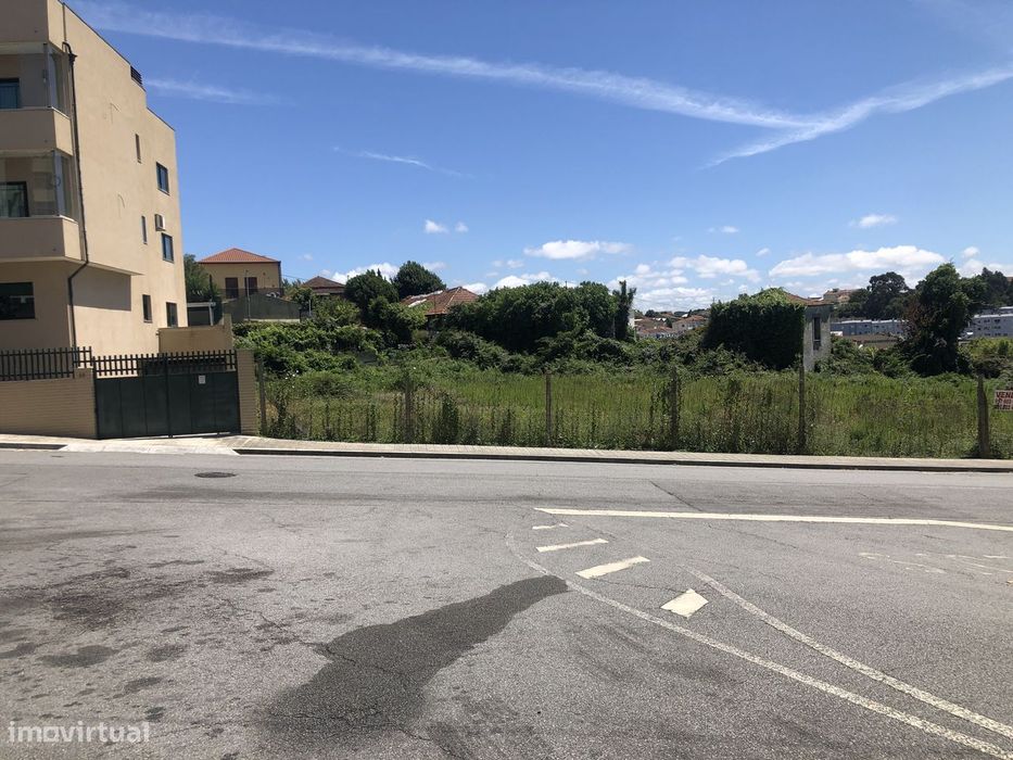 Vende-se Terreno em Valbom (Gondomar)