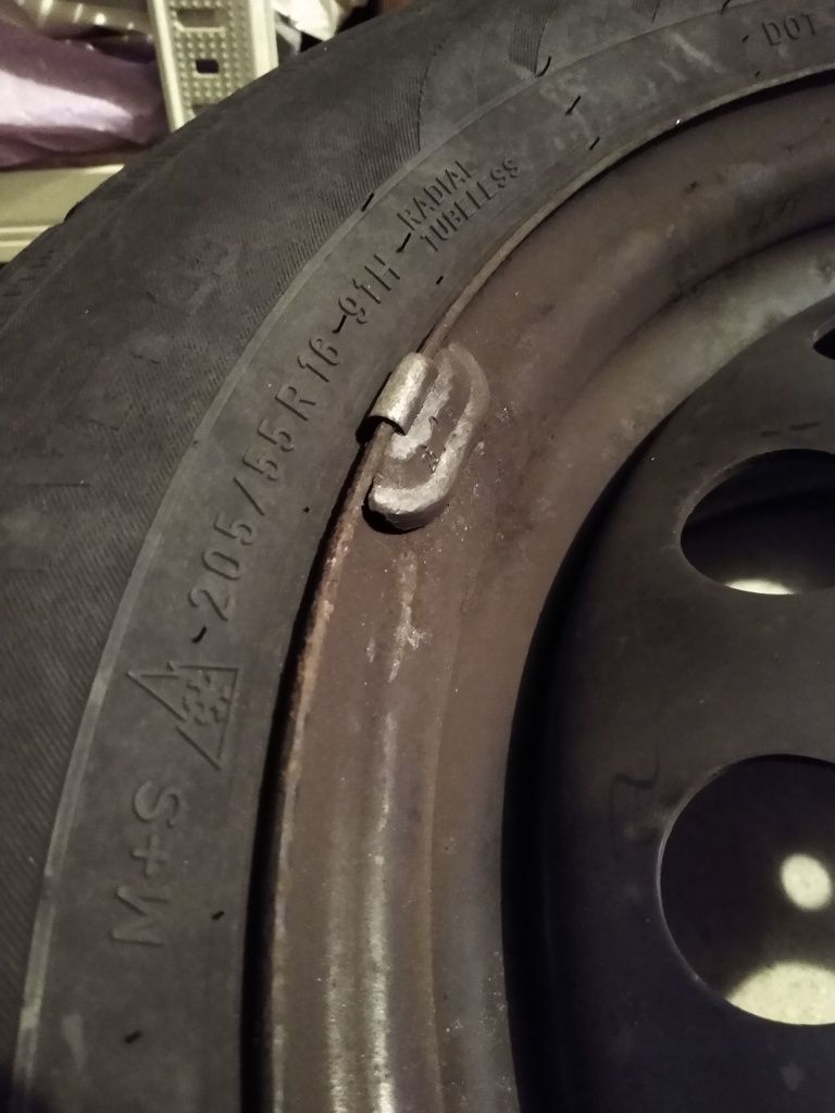 Felgi stalowe z oponami Nokian 205/55/ 16 zimowe