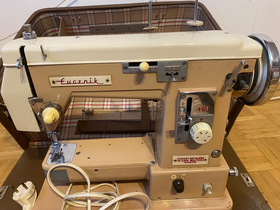 Maszyna do szycia Łucznik w walizce