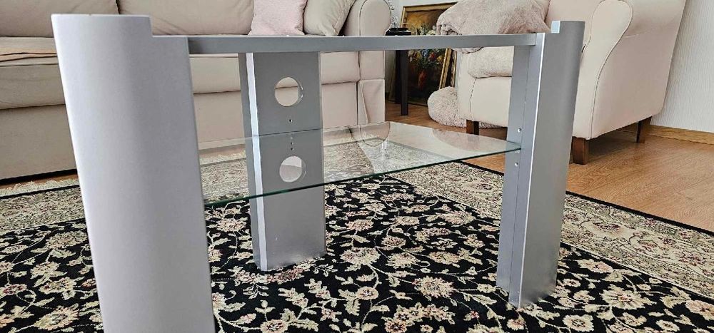 Szklany stolik pod TV