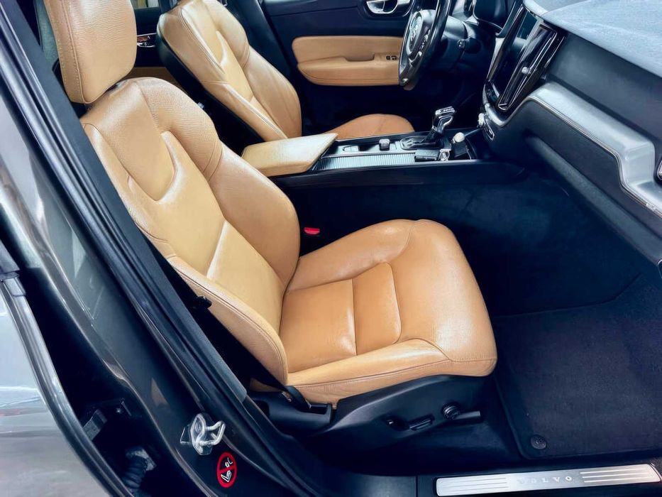 Volvo XC60 T5 Momentum      2018