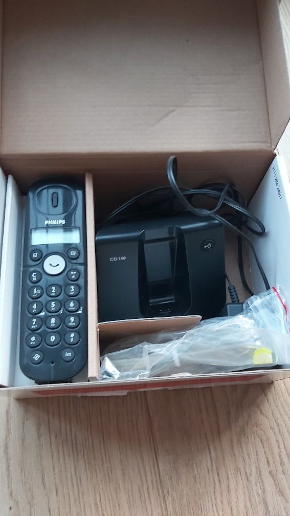 Telefon stacjonarny bezprzewodowy Philips CD140