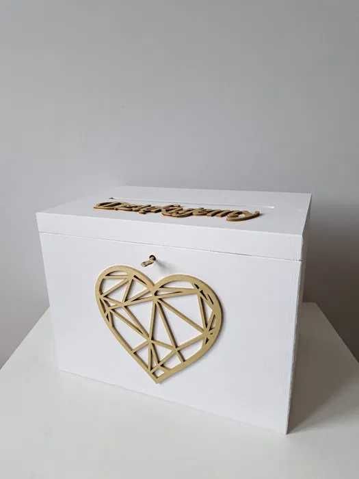 Białe pudełko na koperty zamykane na kluczyk złote napisy wesele ślub