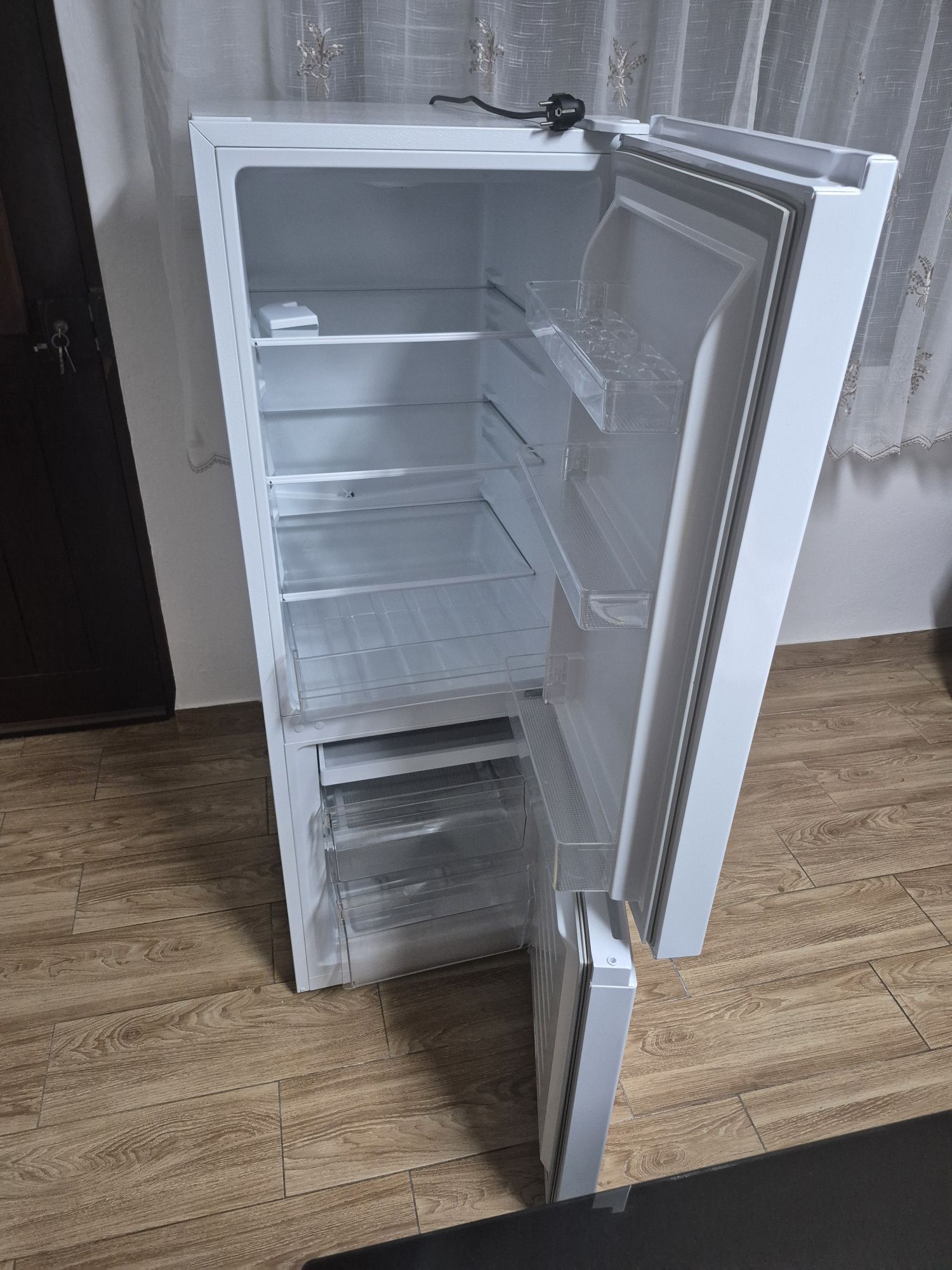 VENDO frigorífico Kunft c/congelador