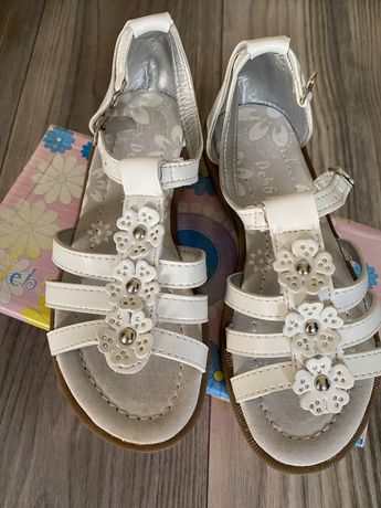 Nowe sandałki dla dziewczynki rozmiar 31 białe