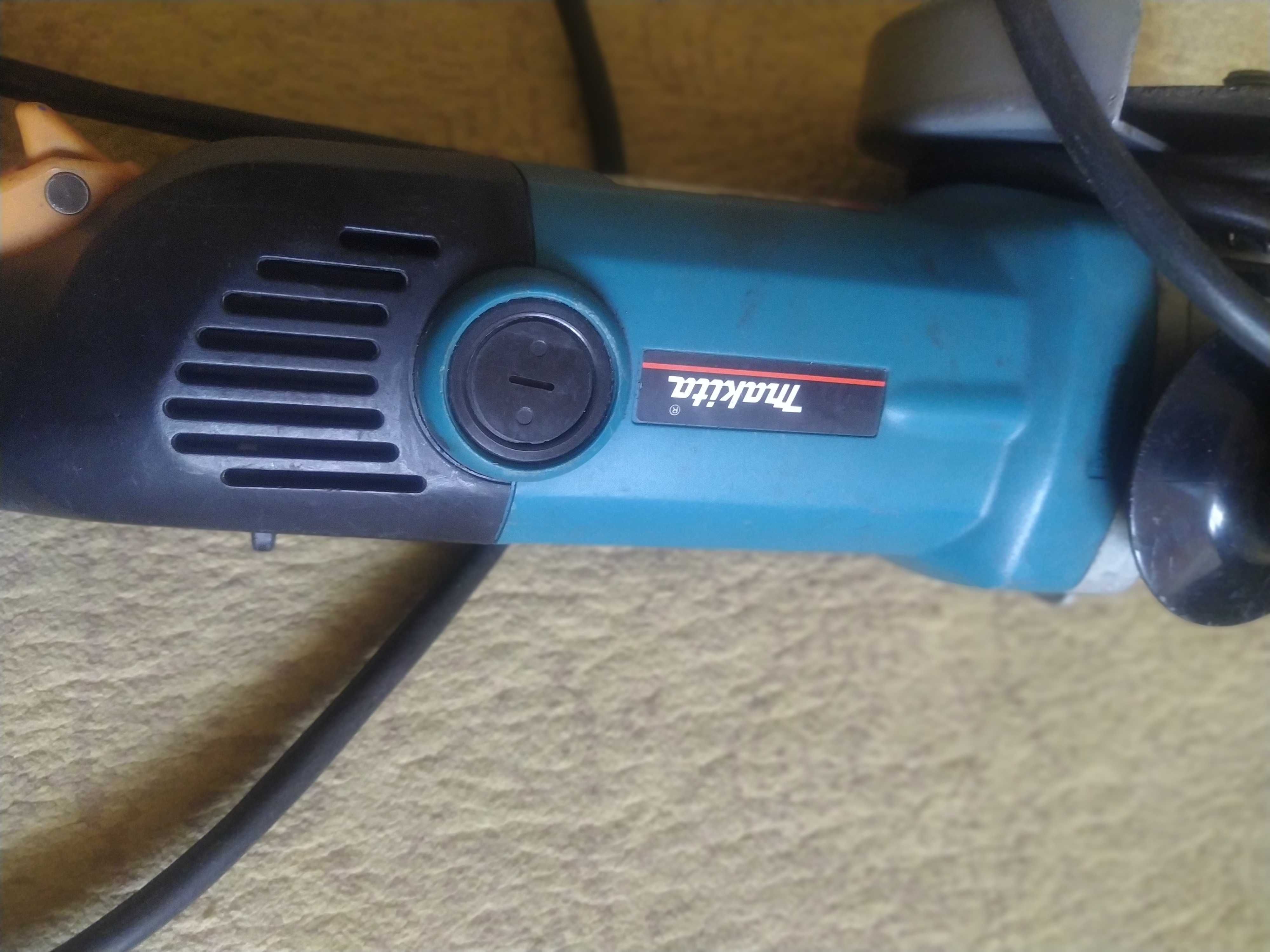 Болгарка Makita GA7010C