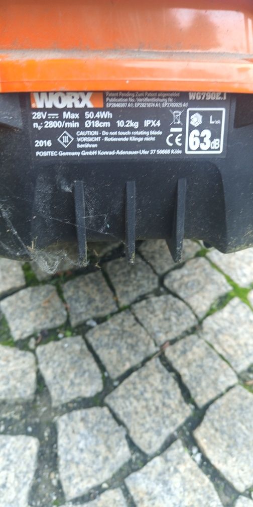 Robot koszący worx