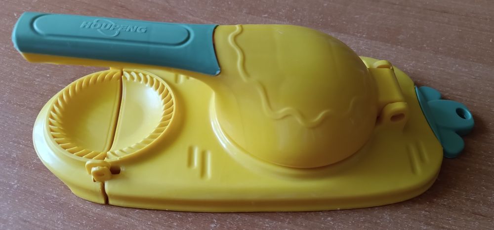 Maszynka do pierogów plastikowa