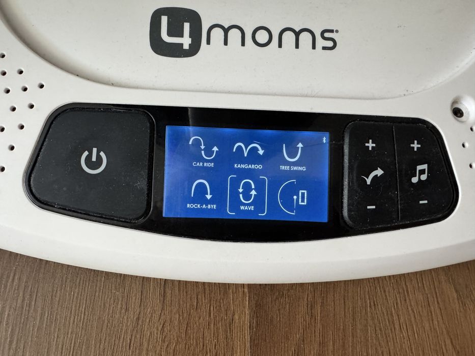 Заколисуючий центр mamaRoo, укачивающий центр, гойдалка шезлонг 4moms