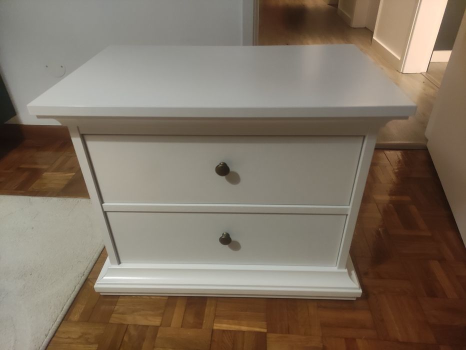 Cama Solteiro + Estrado + Colchão + Mesas de Cabeceira