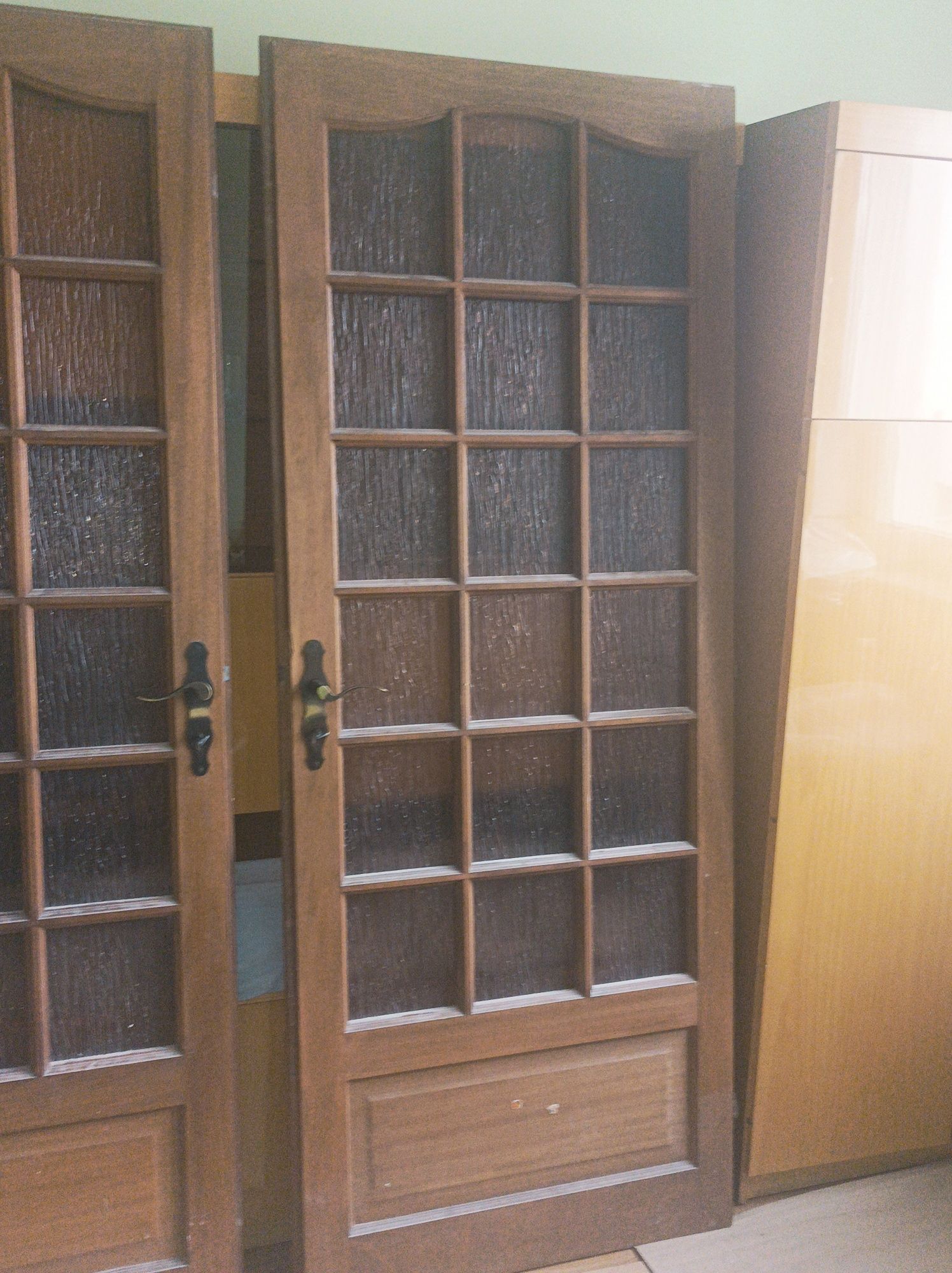 Drzwi z ościeżnicami 80 cm drewniane + klamki i zamki 3 komplety