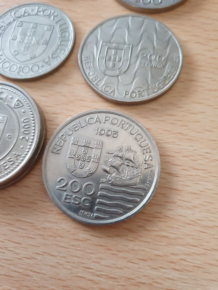 Coleção especial de moedas em escudos