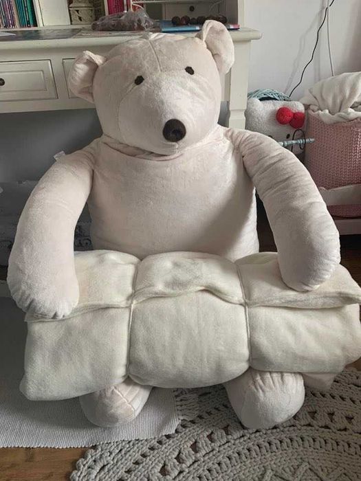 Wyposażenie pokoju dziecięcego, pufy, materace, misie