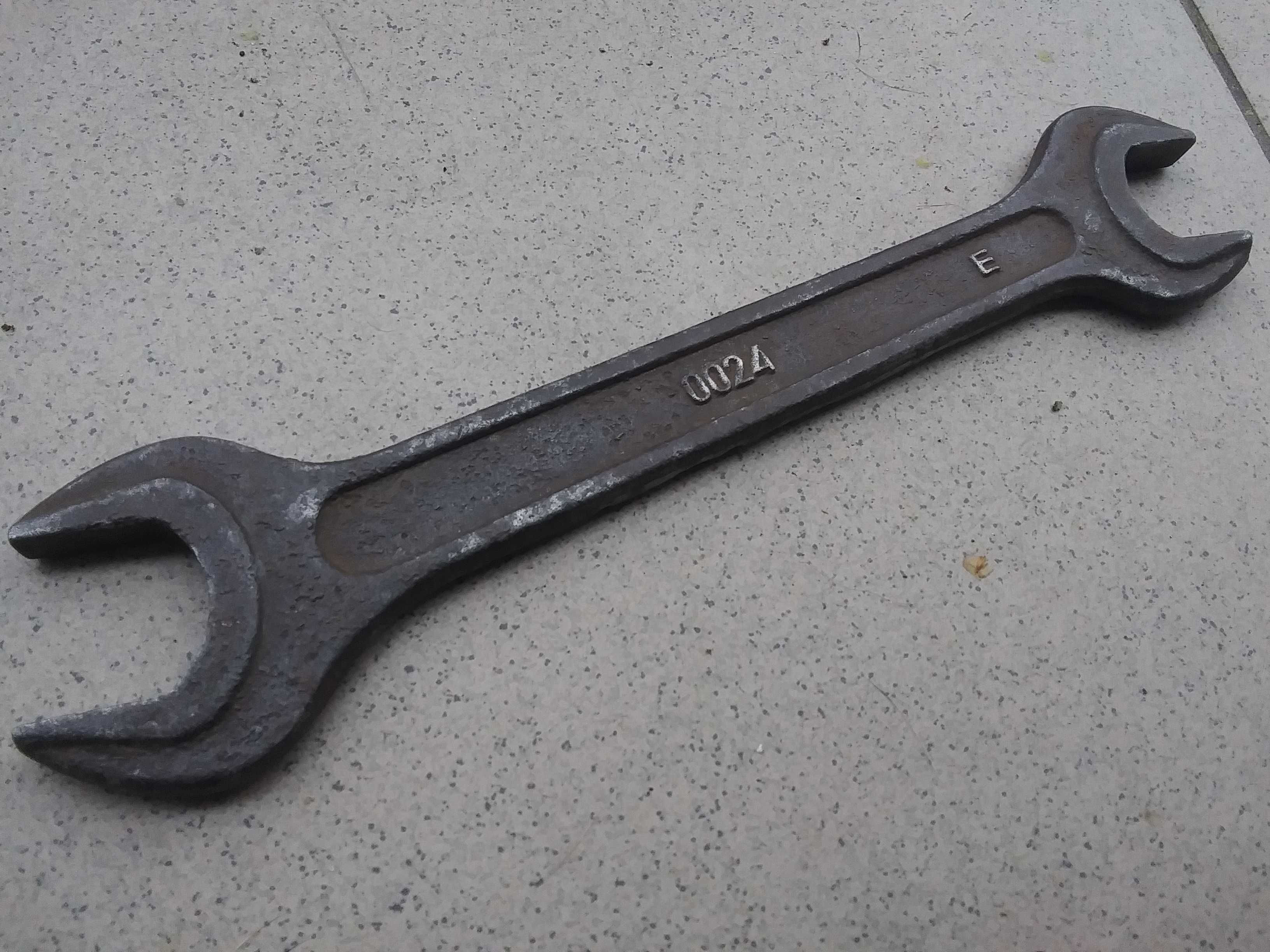 Stary solidny płaski klucz 19 22 mm przedmiot narzędzia z PRL Chrom