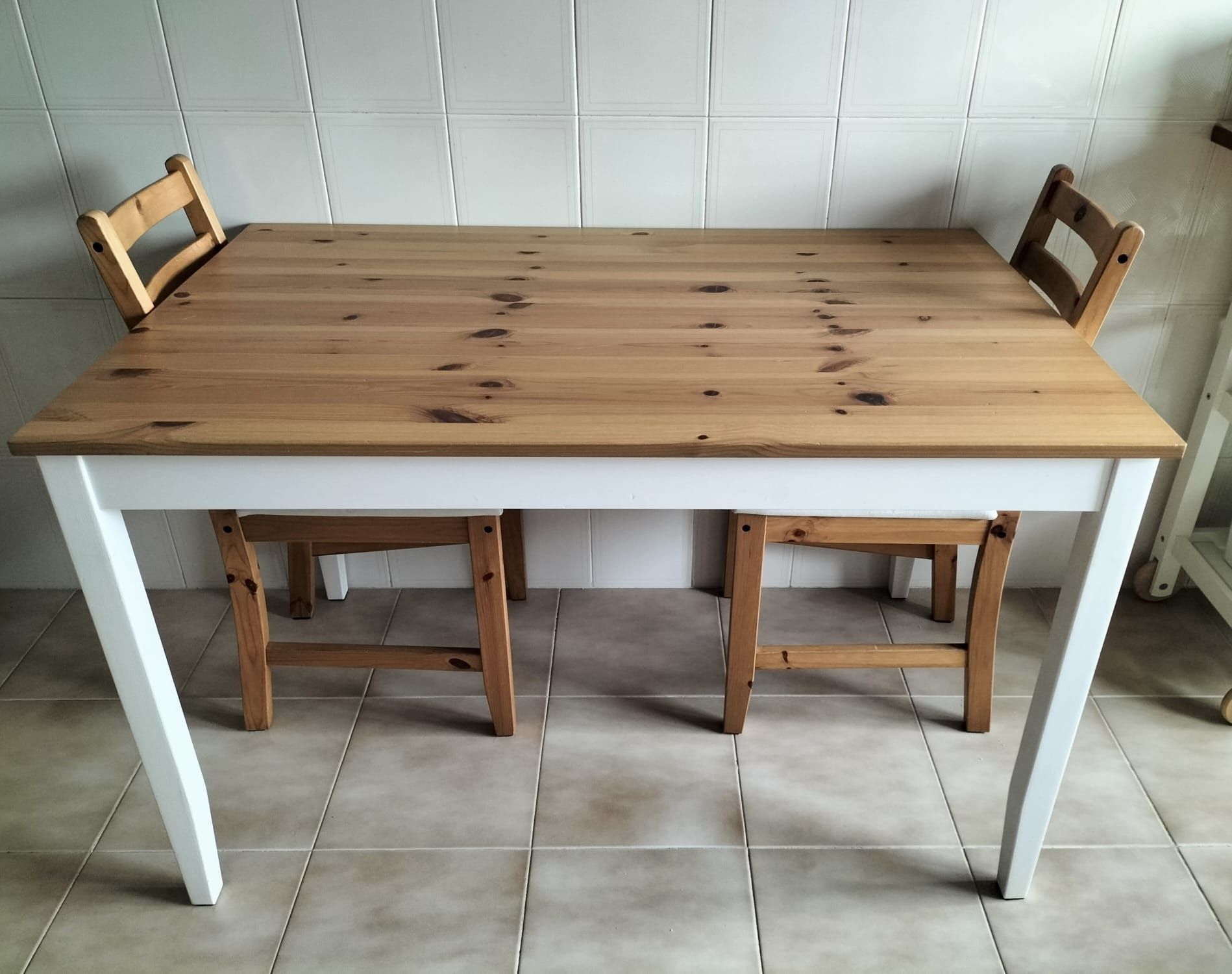 Mesas de Jantar com 4 Cadeiras cada